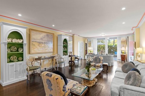 Condo in Palm Beach, Florida, 2 bedrooms № 2261821 - photo 3