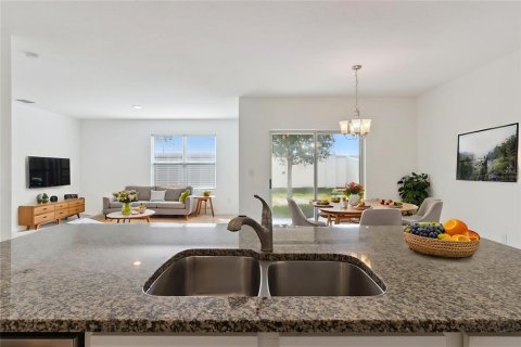 Casa en venta en Kissimmee, Florida, 4 dormitorios, 169.83 m2 № 2230512 - foto 3