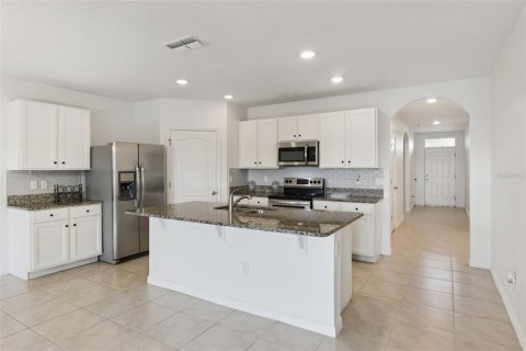 Casa en venta en Kissimmee, Florida, 4 dormitorios, 169.83 m2 № 2230512 - foto 11