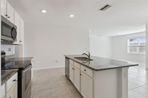Casa en venta en Kissimmee, Florida, 4 dormitorios, 169.83 m2 № 2230512 - foto 8