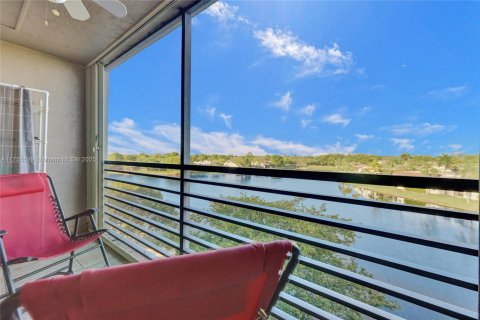 Condo in Pembroke Pines, Florida, 2 bedrooms  № 1693140 - photo 27