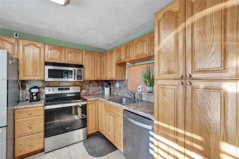 Condo in Pembroke Pines, Florida, 2 bedrooms  № 1693140 - photo 30
