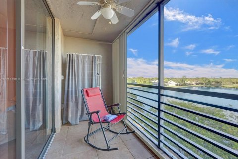 Condo in Pembroke Pines, Florida, 2 bedrooms  № 1693140 - photo 24