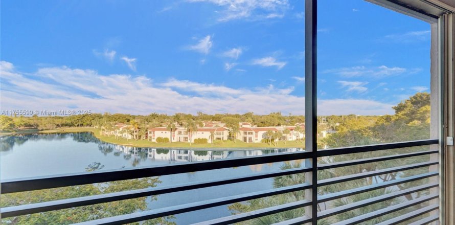 Condo in Pembroke Pines, Florida, 2 bedrooms № 1693140