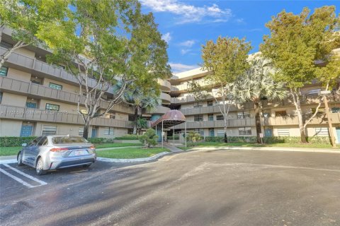 Condo in Pembroke Pines, Florida, 2 bedrooms  № 1693140 - photo 3