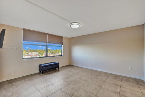 Condo in Pembroke Pines, Florida, 2 bedrooms  № 1693140 - photo 15