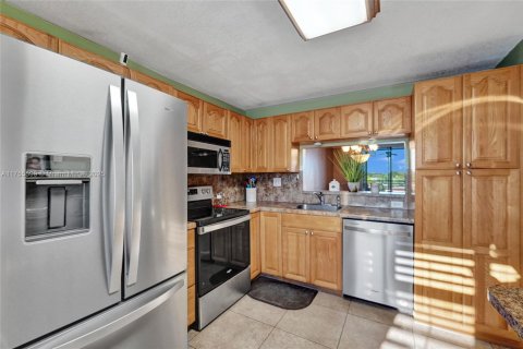 Condo in Pembroke Pines, Florida, 2 bedrooms  № 1693140 - photo 7