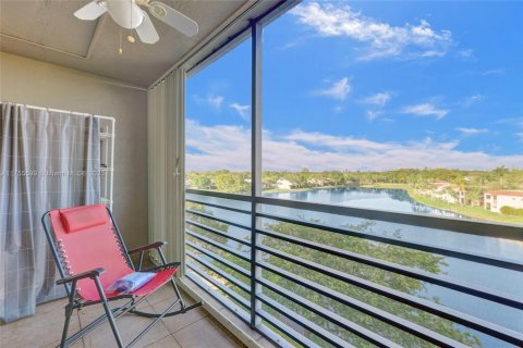 Condo in Pembroke Pines, Florida, 2 bedrooms  № 1693140 - photo 23