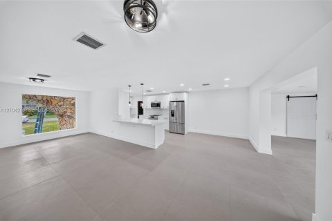 Casa en venta en Plantation, Florida, 4 dormitorios, 170.29 m2 № 2412404 - foto 7