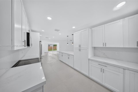 Casa en venta en Plantation, Florida, 4 dormitorios, 170.29 m2 № 2412404 - foto 16