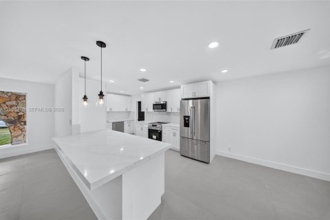 Casa en venta en Plantation, Florida, 4 dormitorios, 170.29 m2 № 2412404 - foto 17