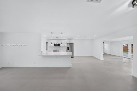 Casa en venta en Plantation, Florida, 4 dormitorios, 170.29 m2 № 2412404 - foto 15
