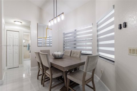 House in Port Charlotte, Florida 4 bedrooms, 174.66 sq.m. № 2034825 - photo 10