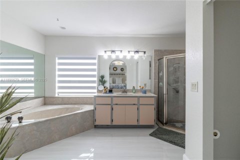 House in Port Charlotte, Florida 4 bedrooms, 174.66 sq.m. № 2034825 - photo 28