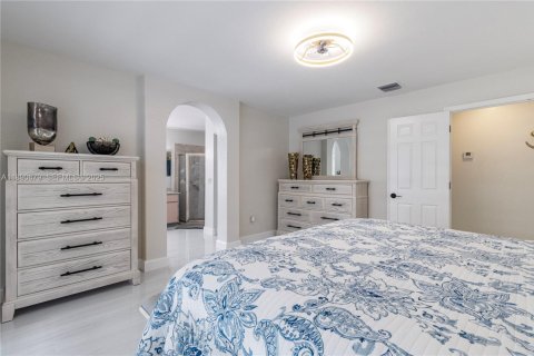 House in Port Charlotte, Florida 4 bedrooms, 174.66 sq.m. № 2034825 - photo 21