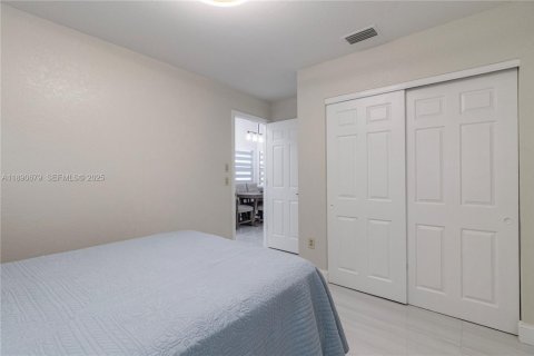 House in Port Charlotte, Florida 4 bedrooms, 174.66 sq.m. № 2034825 - photo 30