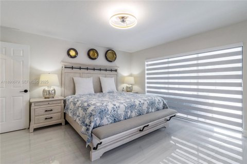 House in Port Charlotte, Florida 4 bedrooms, 174.66 sq.m. № 2034825 - photo 24