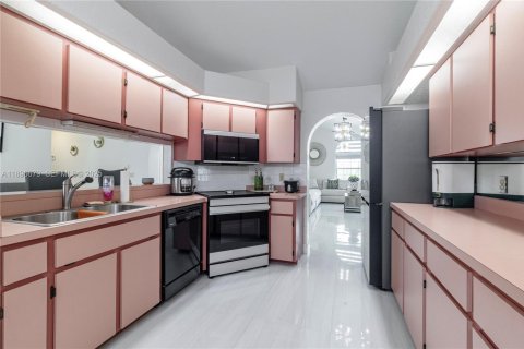 House in Port Charlotte, Florida 4 bedrooms, 174.66 sq.m. № 2034825 - photo 12