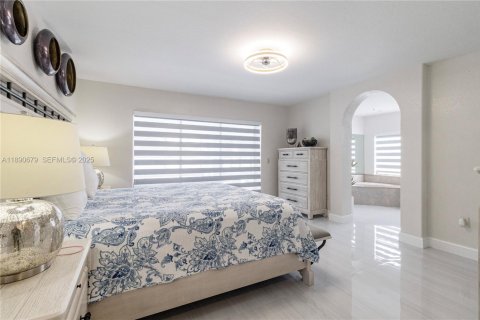 House in Port Charlotte, Florida 4 bedrooms, 174.66 sq.m. № 2034825 - photo 23