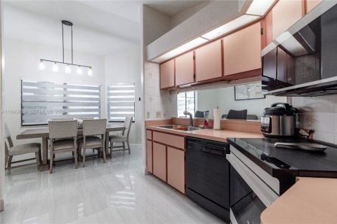 House in Port Charlotte, Florida 4 bedrooms, 174.66 sq.m. № 2034825 - photo 14