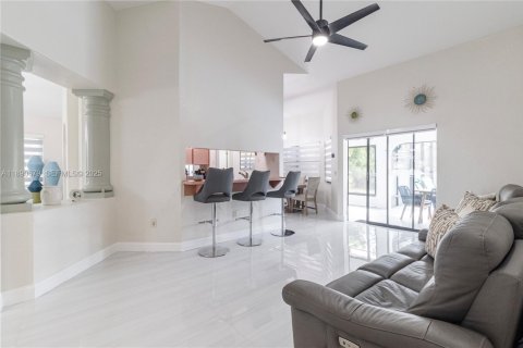 House in Port Charlotte, Florida 4 bedrooms, 174.66 sq.m. № 2034825 - photo 15