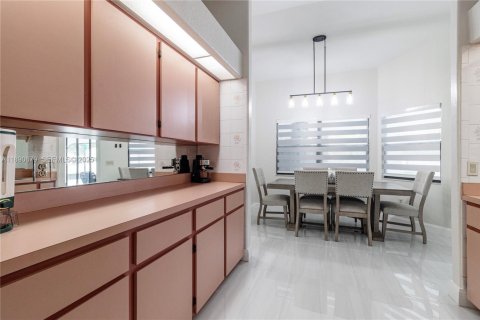 House in Port Charlotte, Florida 4 bedrooms, 174.66 sq.m. № 2034825 - photo 11