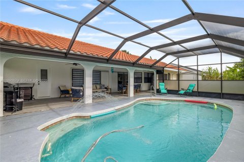 House in Port Charlotte, Florida 4 bedrooms, 174.66 sq.m. № 2034825 - photo 2