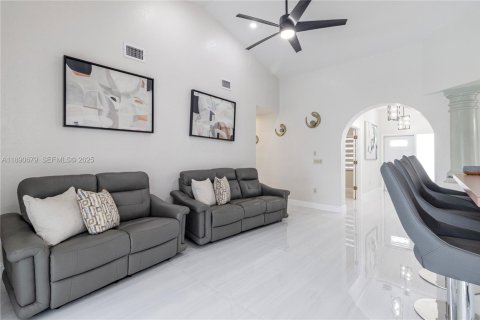 House in Port Charlotte, Florida 4 bedrooms, 174.66 sq.m. № 2034825 - photo 7