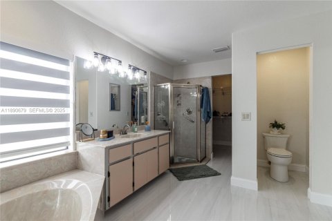 House in Port Charlotte, Florida 4 bedrooms, 174.66 sq.m. № 2034825 - photo 22