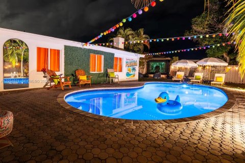 Villa ou maison à Lighthouse Point, Floride 4 chambres, 179.58 m2 № 2269762