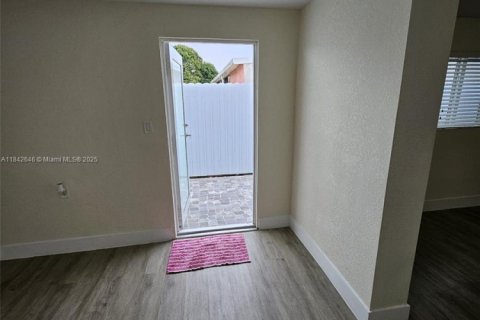 Casa en venta en Hialeah, Florida, 7 dormitorios, 264.12 m2 № 1834249 - foto 24