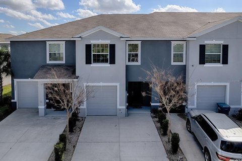 Townhouse in Wildwood, Florida 3 bedrooms, 156.82 sq.m. № 1523833 - photo 1