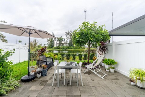 Adosado en venta en Miami Gardens, Florida, 3 dormitorios, 124.86 m2 № 2146522 - foto 16