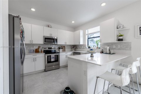 Adosado en Miami Gardens, Florida 3 dormitorios, 124.86 m2 № 2146522