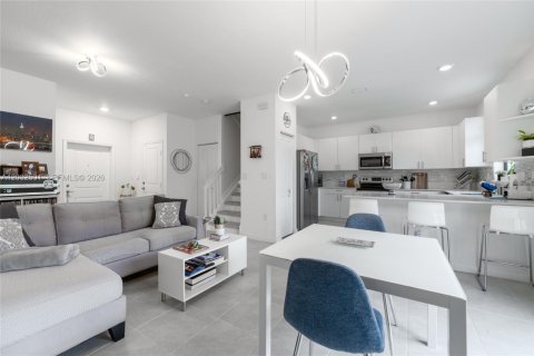 Adosado en venta en Miami Gardens, Florida, 3 dormitorios, 124.86 m2 № 2146522 - foto 3
