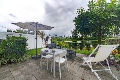 Adosado en venta en Miami Gardens, Florida, 3 dormitorios, 124.86 m2 № 2146522 - foto 14