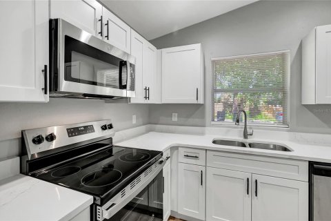 Villa ou maison à vendre à Tampa, Floride: 3 chambres, 158.58 m2 № 2415041 - photo 8