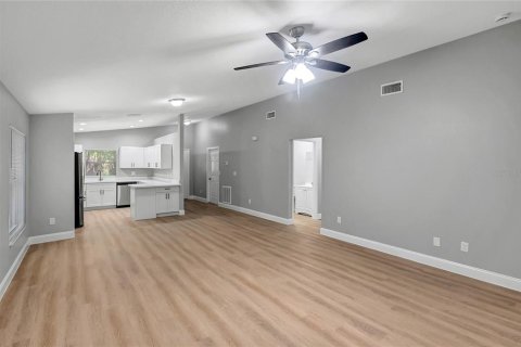 Villa ou maison à vendre à Tampa, Floride: 3 chambres, 158.58 m2 № 2415041 - photo 12