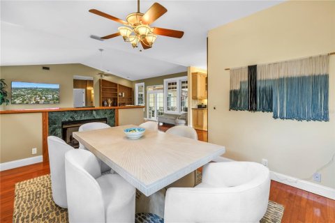 House in Saint Petersburg, Florida 5 bedrooms, 347.45 sq.m. № 1690925 - photo 16