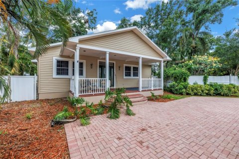 House in Saint Petersburg, Florida 5 bedrooms, 347.45 sq.m. № 1690925 - photo 2