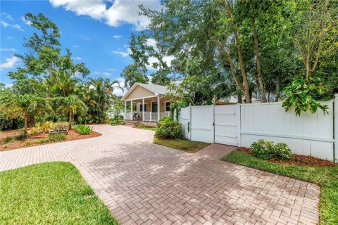 House in Saint Petersburg, Florida 5 bedrooms, 347.45 sq.m. № 1690925 - photo 4