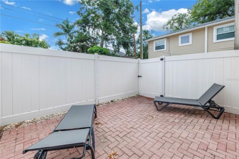 House in Saint Petersburg, Florida 5 bedrooms, 347.45 sq.m. № 1690925 - photo 25