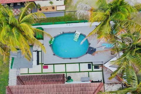 Casa en alquiler en Palmetto Bay, Florida, 4 dormitorios, 205.31 m2 № 1997946 - foto 2