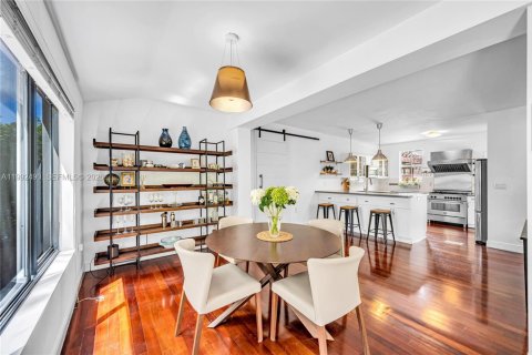 Villa ou maison à vendre à Miami, Floride: 4 chambres, 235.51 m2 № 2064346 - photo 8