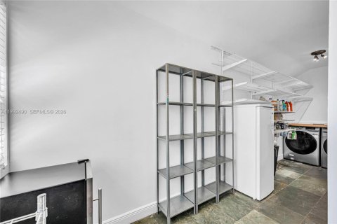 Villa ou maison à vendre à Miami, Floride: 4 chambres, 235.51 m2 № 2064346 - photo 28