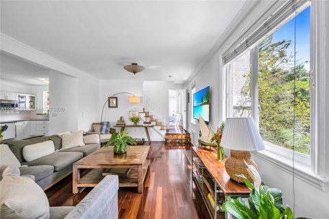 Villa ou maison à vendre à Miami, Floride: 4 chambres, 235.51 m2 № 2064346 - photo 16