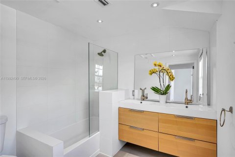 Villa ou maison à vendre à Miami, Floride: 4 chambres, 235.51 m2 № 2064346 - photo 25