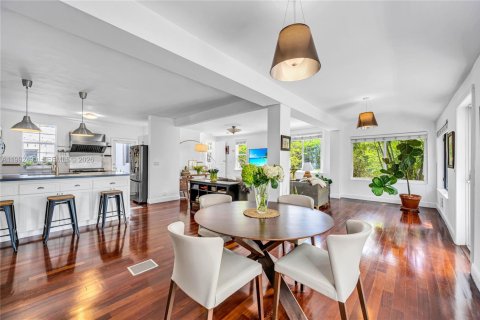 Villa ou maison à vendre à Miami, Floride: 4 chambres, 235.51 m2 № 2064346 - photo 6