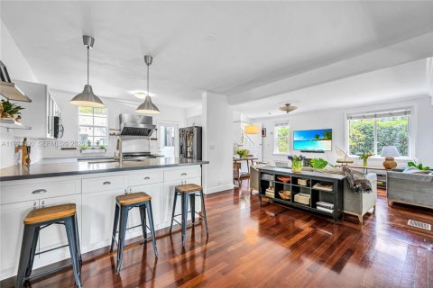 Villa ou maison à vendre à Miami, Floride: 4 chambres, 235.51 m2 № 2064346 - photo 12