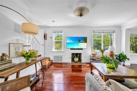 Villa ou maison à vendre à Miami, Floride: 4 chambres, 235.51 m2 № 2064346 - photo 13